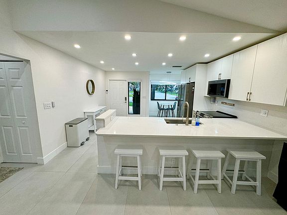 3rd image of 3936 Arelia Dr S