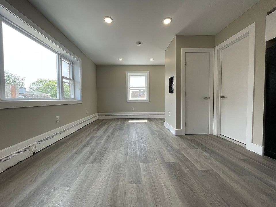2nd image of 2500-02 Kennedy Blvd #412