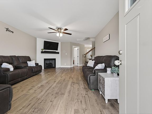5th image of 2361 Bridgeport Way