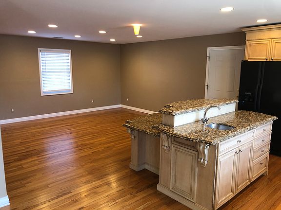 4th image of 458 Laprairie St #1