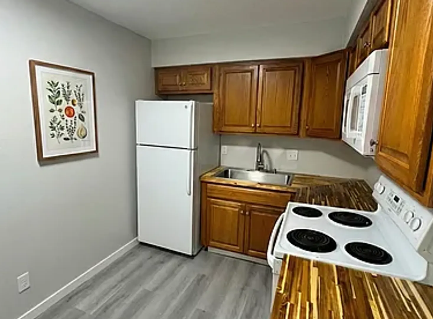 Beautifully Renovated 2BR in Prime Clive Location Modern Upgrades, Peaceful Living & Move-In Ready! — Photo 4