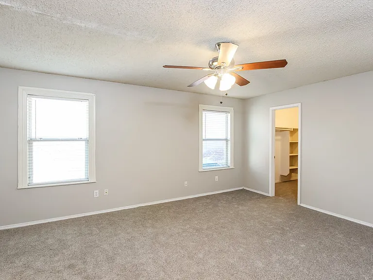 4812 Waterford Dr — Photo 9