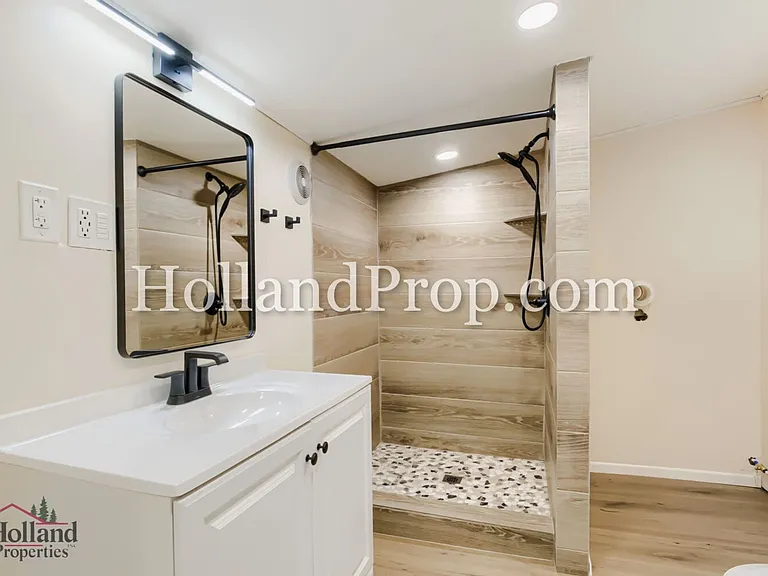1105 NE Lincoln St — Photo 15