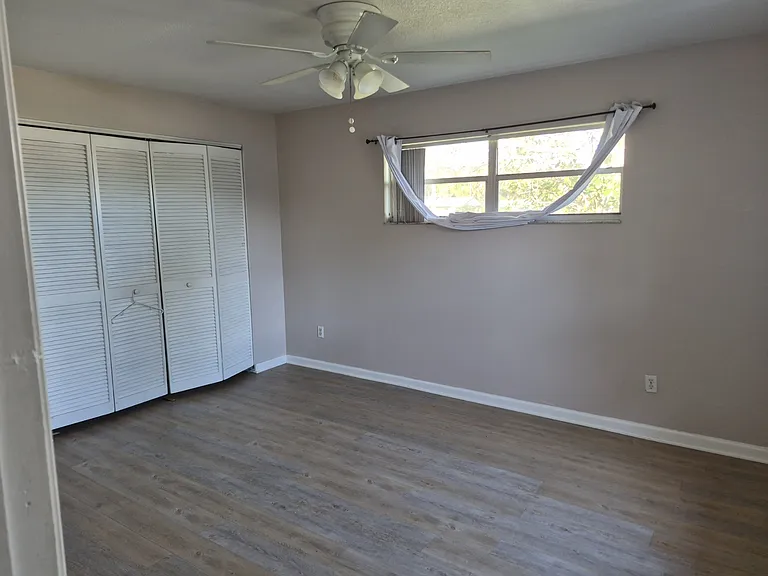 2720 Wright Ave — Photo 4