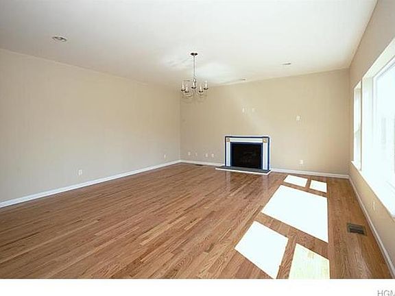 4th image of 3 Cahill Dr