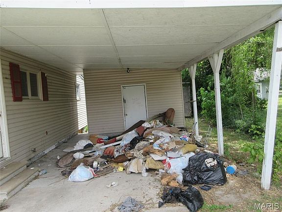 4th image of 108 E Elm St