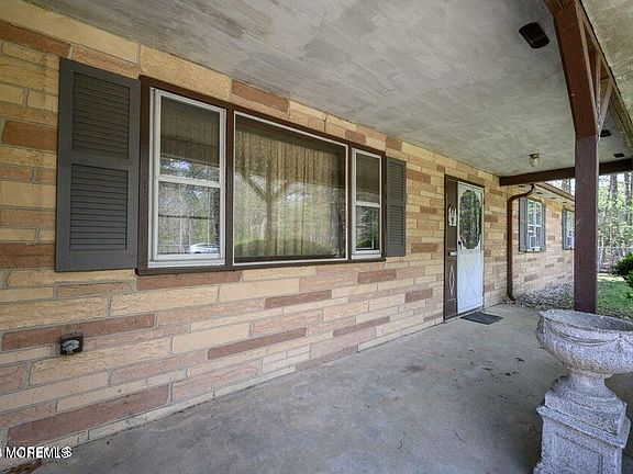 3rd image of 839 Bowman Rd
