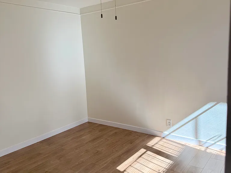 East bedroom & fan