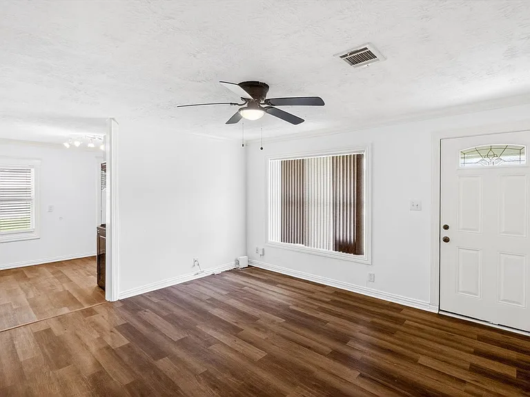 7822 Richland Dr — Photo 3