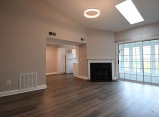 105 Prosperity Ave SE APT E, Leesburg, VA 20175