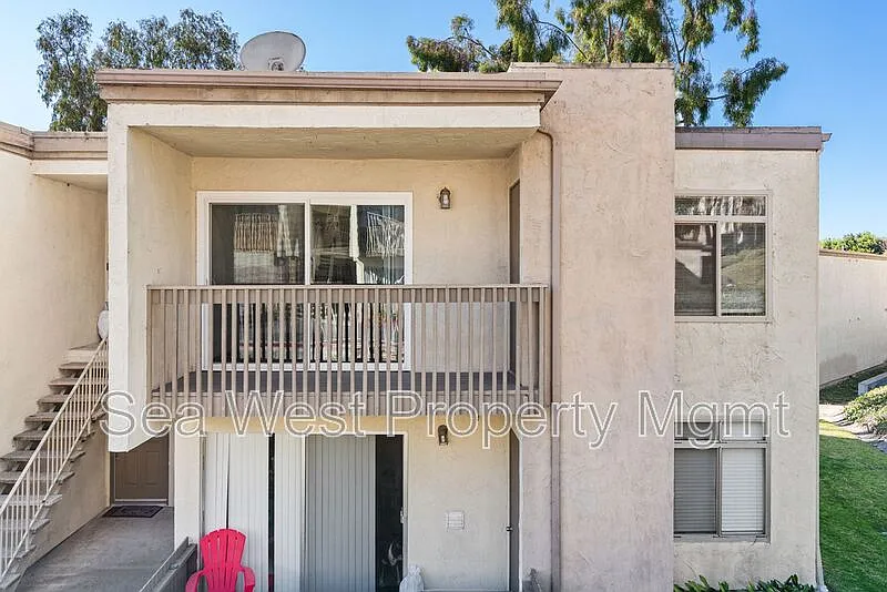 432 Edgehill Ln — Photo 2