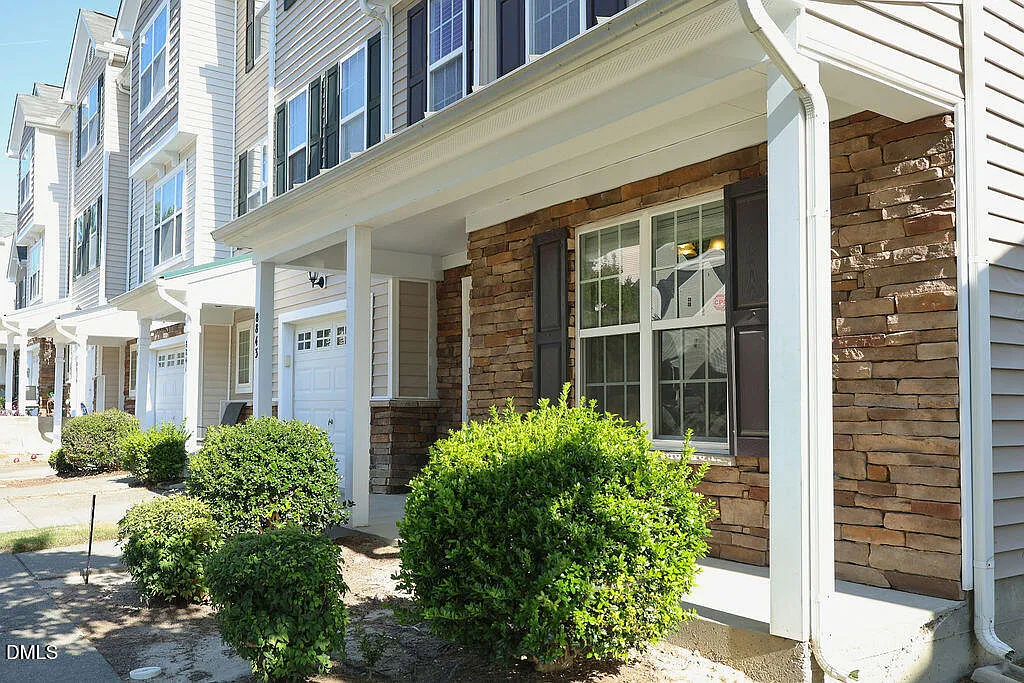 3 bed, 2.5 bath, $1,925 — Photo 3