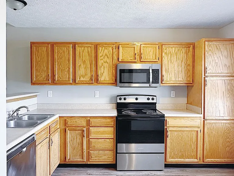 2332 Hopkins Dr — Photo 7