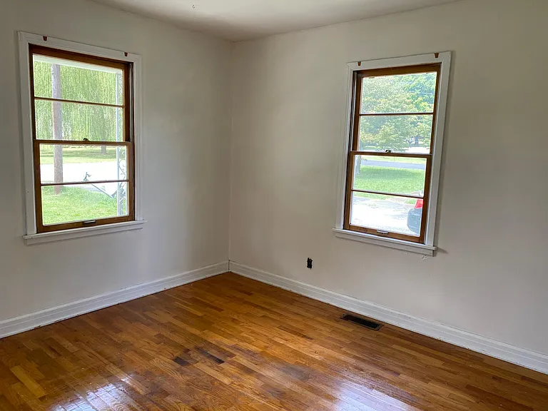 408 Henderson Dr — Photo 8