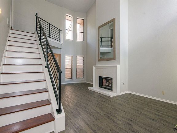 3rd image of 5803 Hollytree Dr