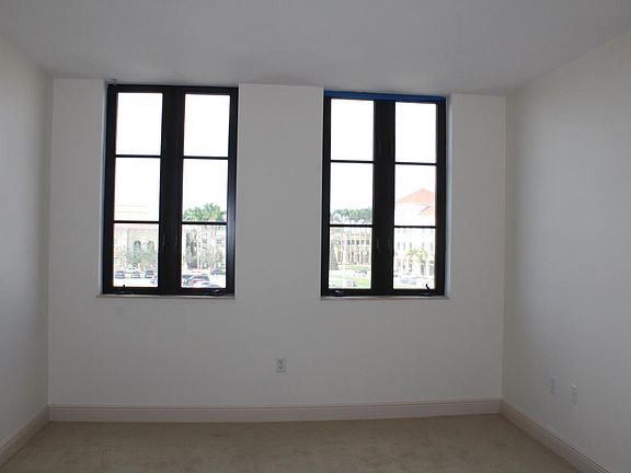 4th image of 2409 Main St Unit 201