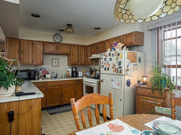 2nd image of 221 Lenox Ave