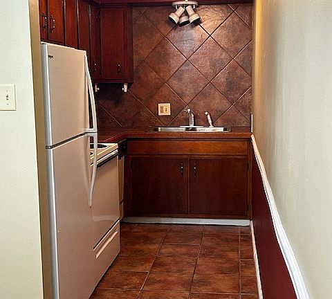 4th image of 101 N 32nd Ave #14