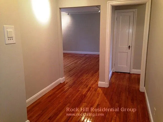 2 bed, 1.0 bath, 899 sqft, $2,695 — Photo 2