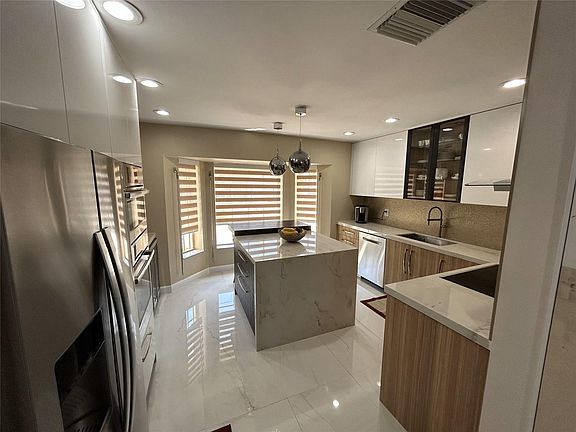 5th image of 4232 N Ocean Drive