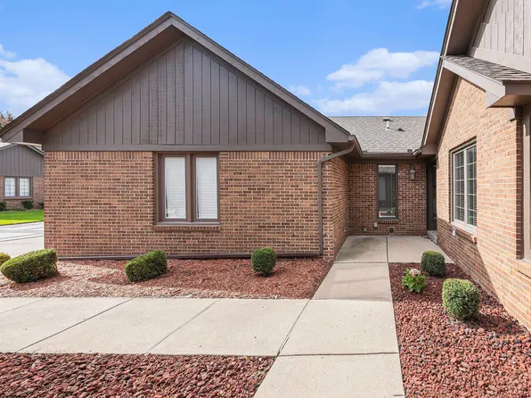 33720 Pine Ridge Dr W, Fraser, MI 48026