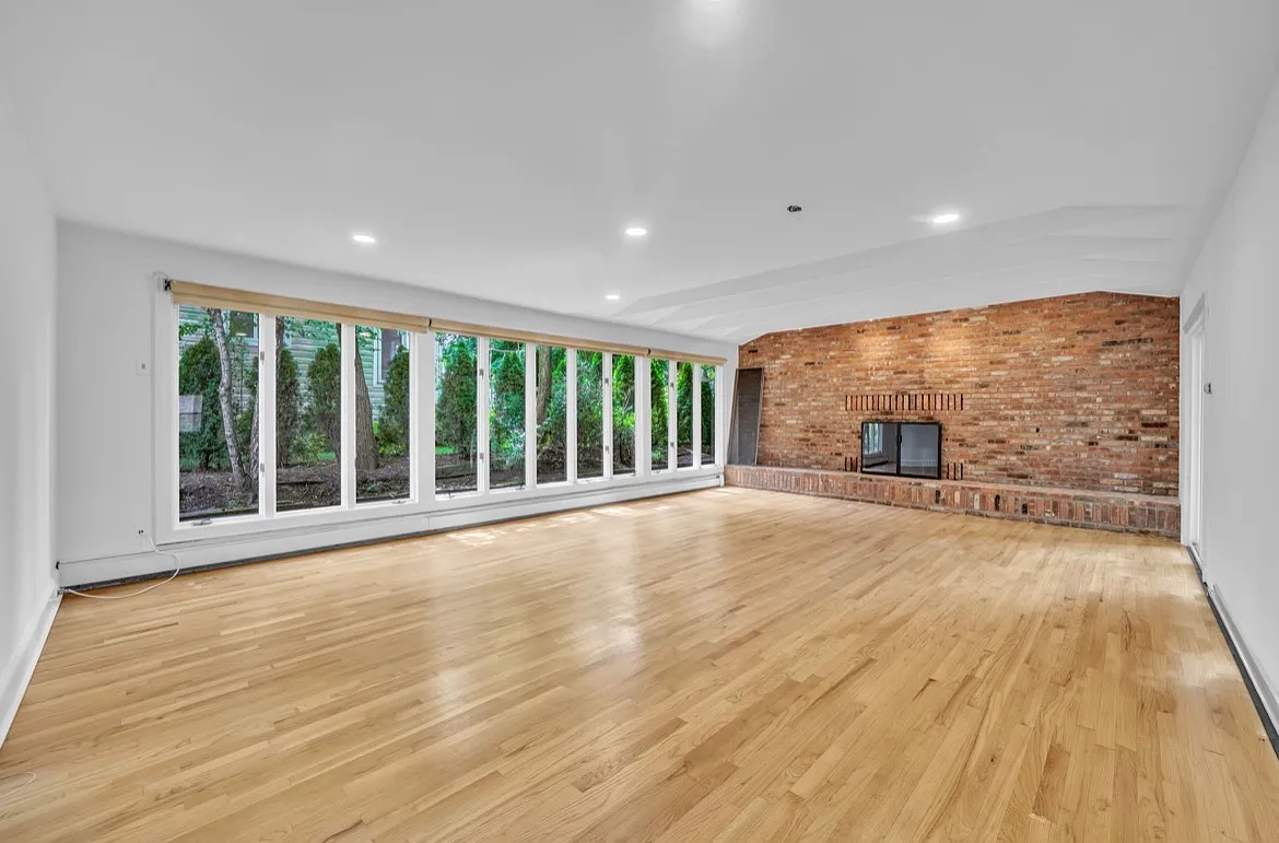 4 bed, 2405 sqft, $7,900 — Photo 3