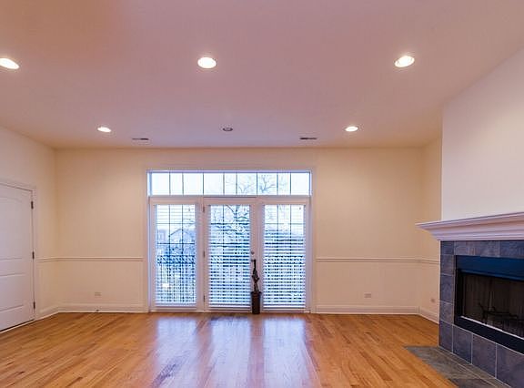 2nd image of 4828 S Saint Lawrence Ave Unit 3