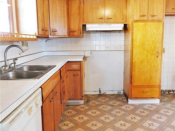 3rd image of 3905 Oak Park Ave