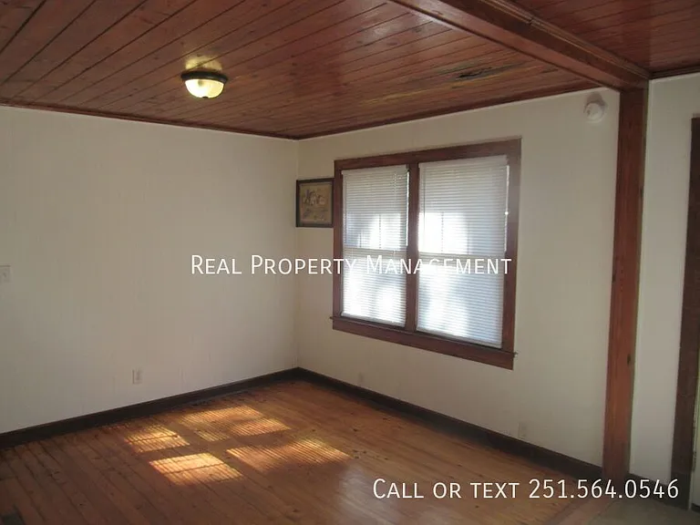 3412 Laverne Dr E — Photo 8