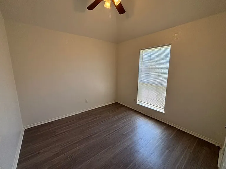 517 Meadowcrest Dr — Photo 16
