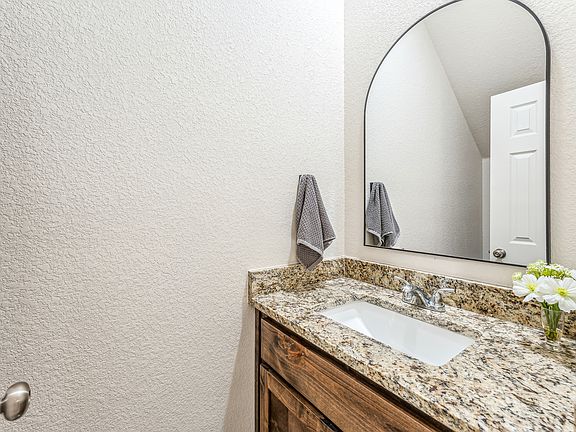 5th image of 1111 W Vanderbilt St #203