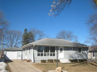 406 26th St NW, Cedar Rapids, IA 52405