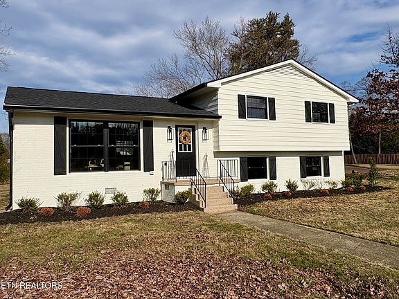 3rd image of 7415 Bennington Dr