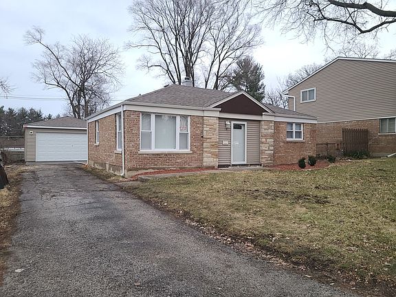2nd image of 38 Sauk Trl