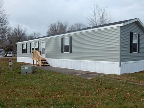 3rd image of 1 Lakewood Dr #B