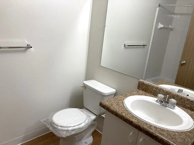 Windsor Place Apartments — Photo 100