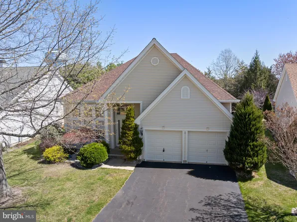 12 Fishpond Ter, Barnegat, NJ 08005