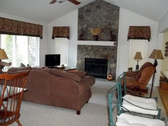 2nd image of 215 Dugger Dr