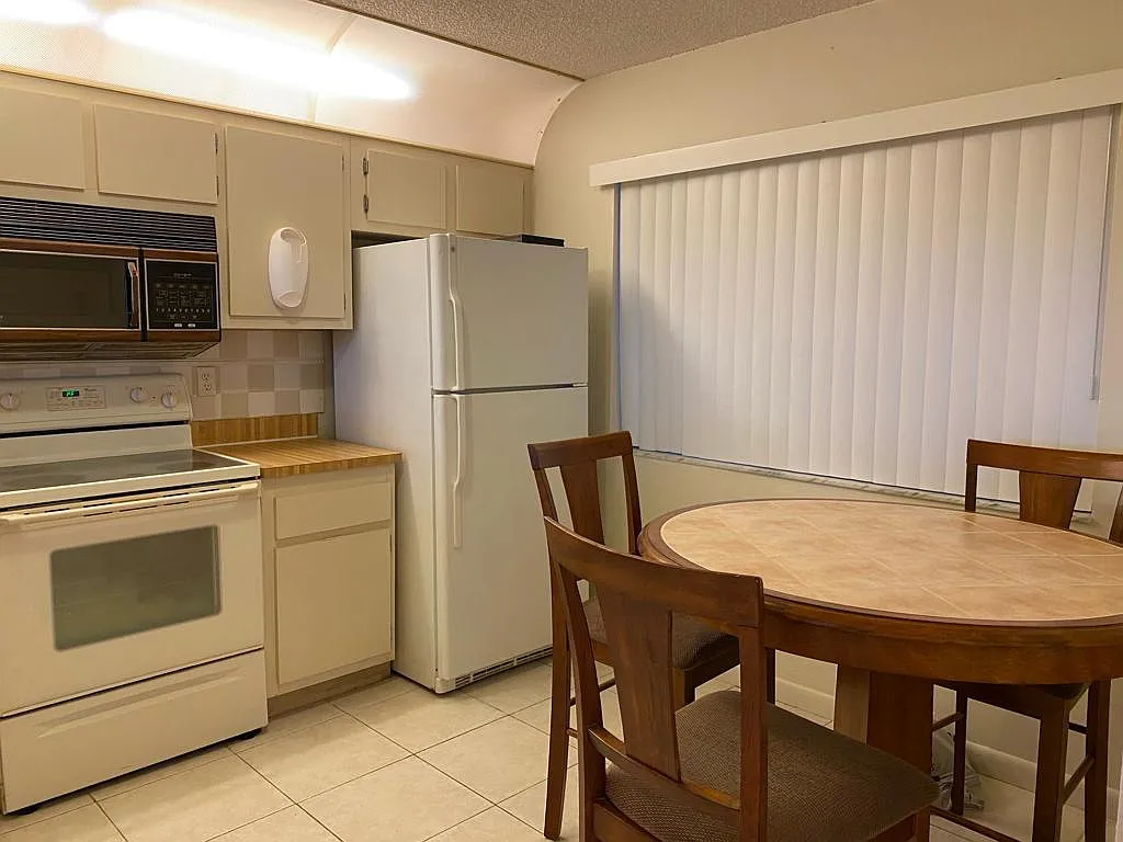 3 bed, 1650 sqft, $2,475 — Photo 4