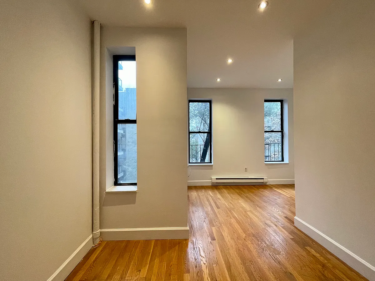 Building Photo - 302 W 114th St #2B