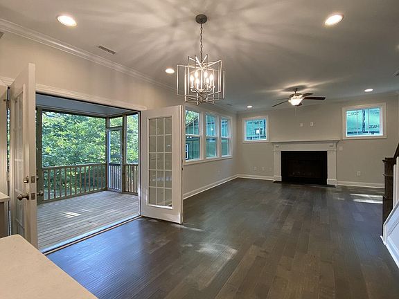 3rd image of 610 Starmont Dr