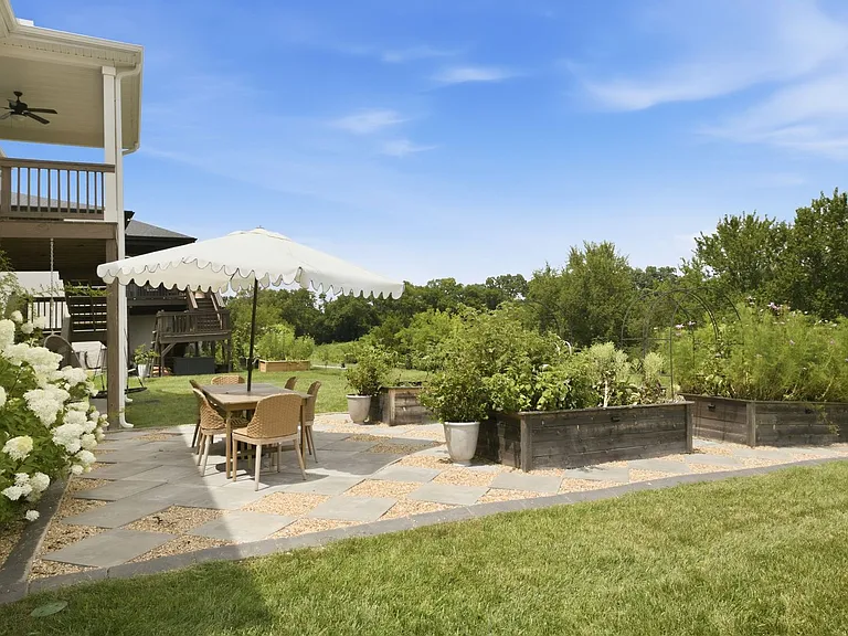 7628 Delancey Dr — Photo 42