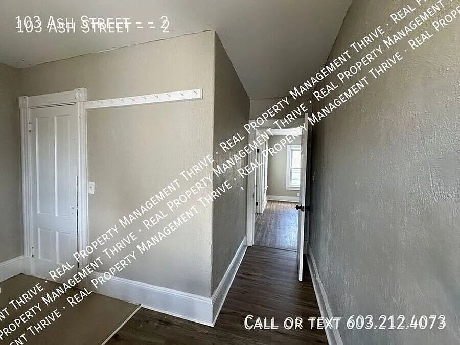 4 BR/2BA apartment with NEW floors, windows & paint - Upper Level - 2nd & 3rd Floor — Photo 2