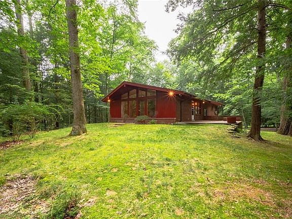2nd image of 450 Woodcliff Dr