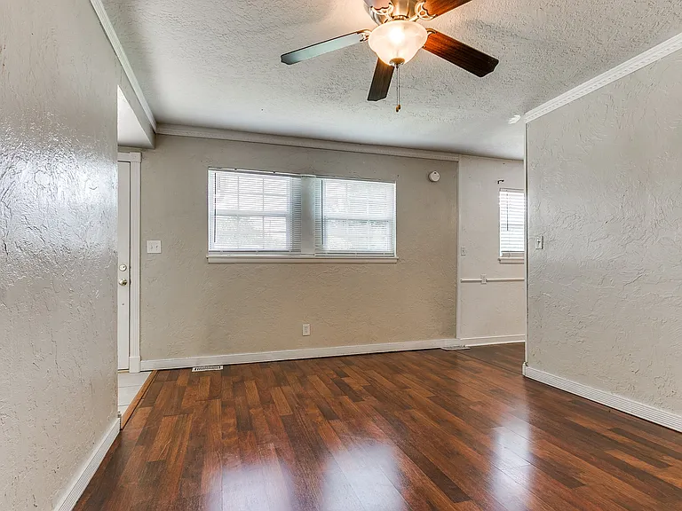 1612 Dakota St — Photo 37