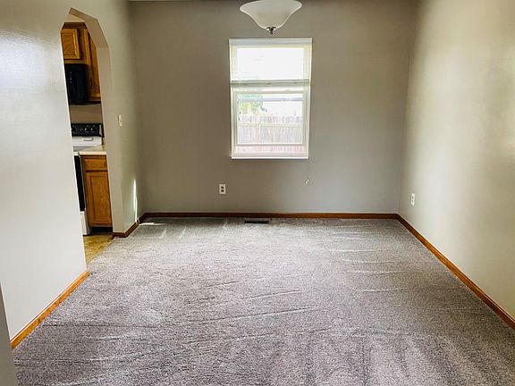 3rd image of 418 John St