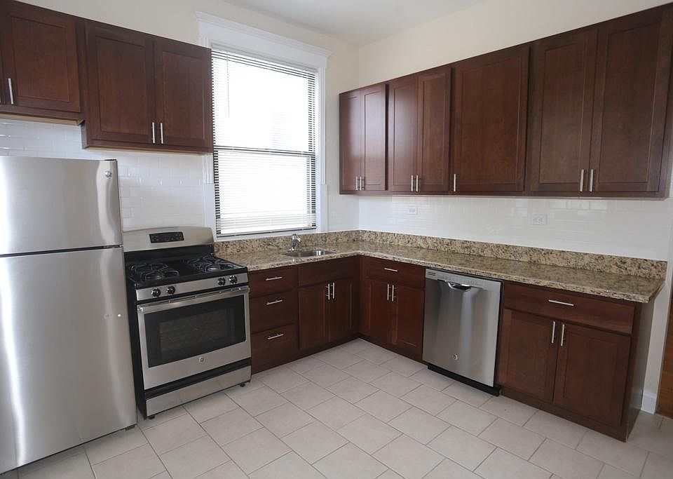 1st image of 3525 N Wilton Ave #3L