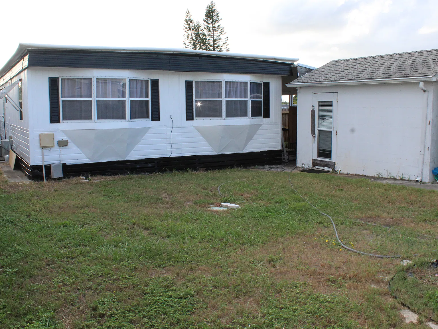 2046 Orange Dr — Photo 4