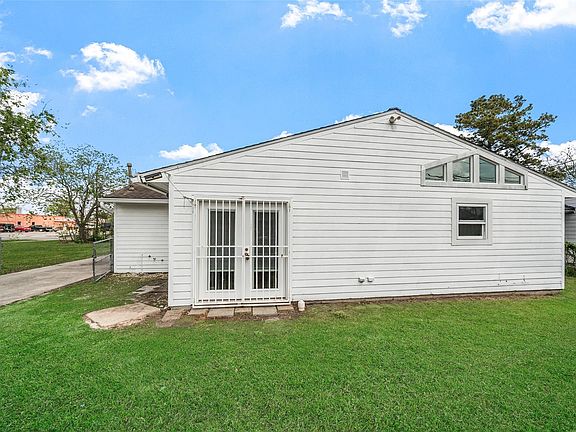 4th image of 7303 Long Point Rd