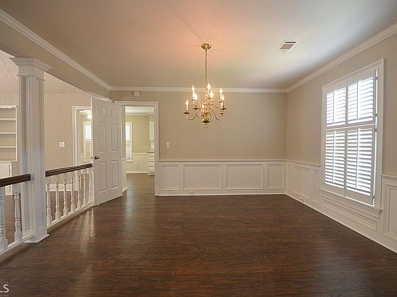 5th image of 1009 Vineyard Dr SE